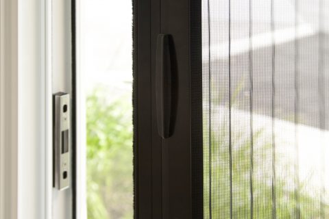 Is it possible to add a flyscreen door when the sliding door is on